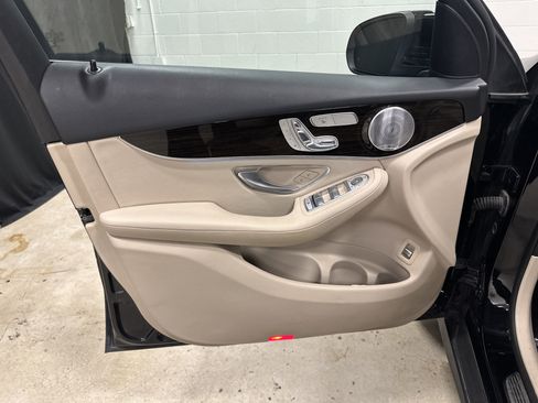 Used 2017 Mercedes-Benz GLC 300 300 4MATIC image 14