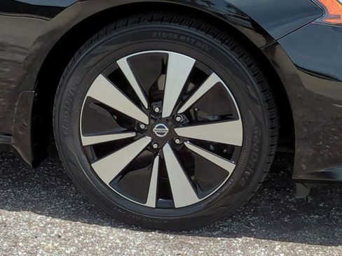 Used 2021 Nissan Altima 2.5 SL FWD image 11