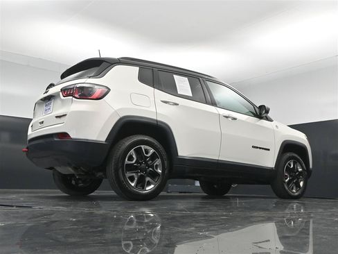 Used 2018 Jeep Compass Trailhawk w/ Leather Interior Group AWD/4WD image 27