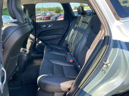 Used 2022 Volvo XC60 B5 Momentum w/ Climate Package AWD/4WD image 14