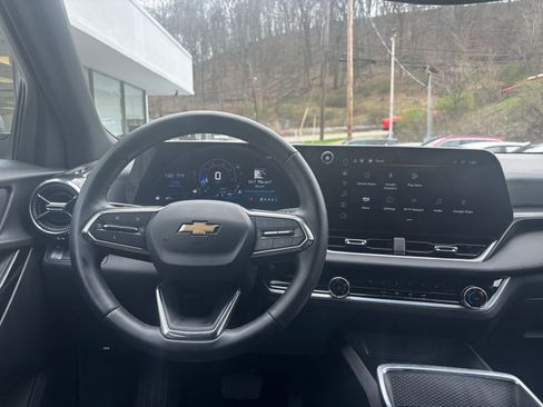 Used 2025 Chevrolet Equinox LT FWD image 34