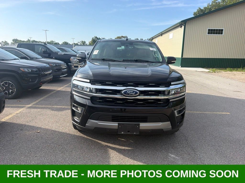 Used 2024 Ford Expedition Max Limited AWD/4WD image 3