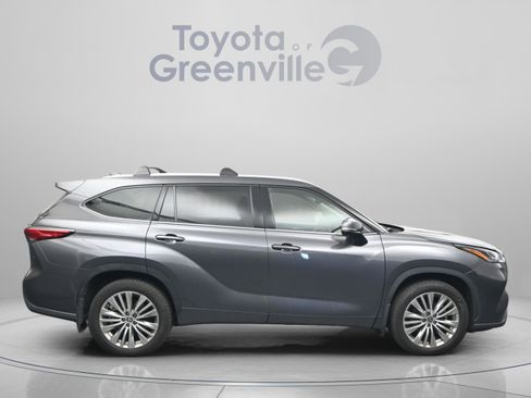 Used 2023 Toyota Highlander Platinum AWD/4WD image 16