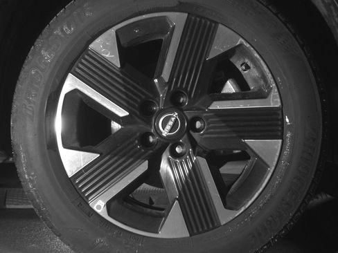 Used 2025 Nissan Kicks SV image 13