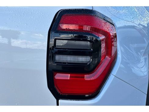New 2026 Toyota 4Runner SR5 AWD/4WD image 32