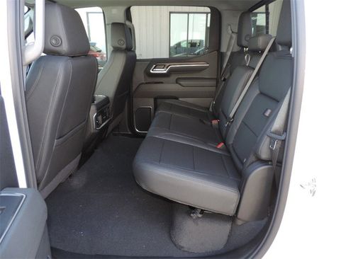 New 2026 GMC Sierra 1500 SLT image 11
