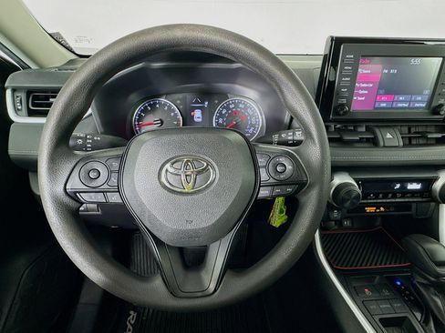 Used 2019 Toyota RAV4 LE image 11