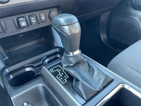 Used 2018 Toyota Tacoma TRD Sport image 21