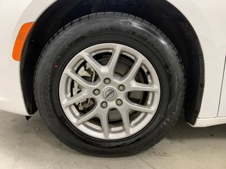 Used 2025 Chrysler Pacifica Select FWD video 2