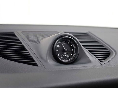 Certified 2026 Porsche Macan image 18