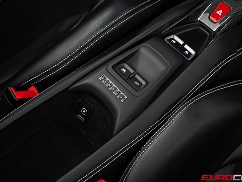 Used 2022 Ferrari F8 Tributo RWD image 35