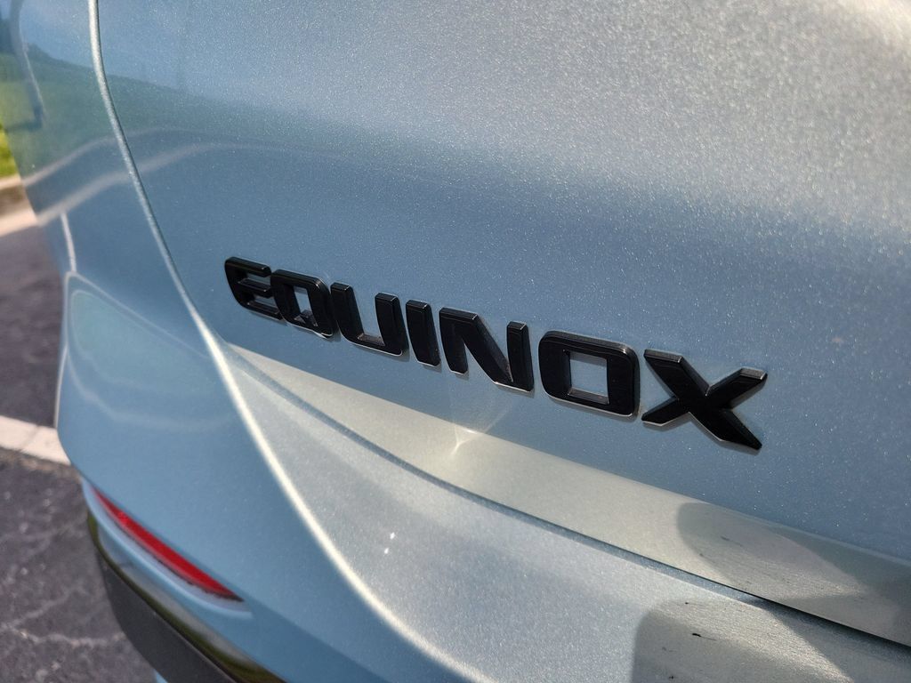 Used 2022 Chevrolet Equinox RS w/ Infotainment Package FWD image 9