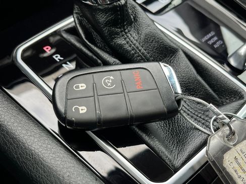 Used 2025 Jeep Compass Limited image 21