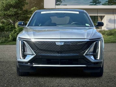 Certified 2025 Cadillac Lyriq Luxury w/ LPO, Floor Liner Package AWD/4WD image 9