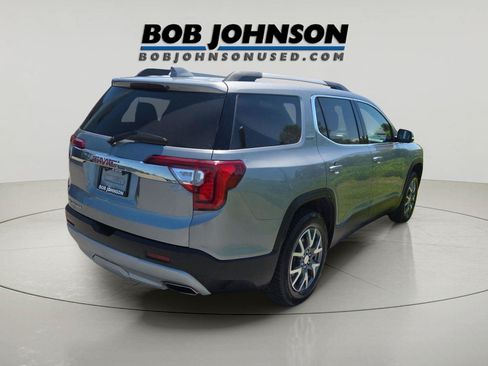Used 2023 GMC Acadia SLT FWD image 3
