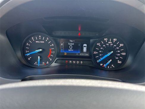 Used 2019 Ford Explorer XLT image 12