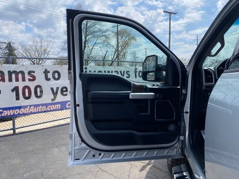 Used 2018 Ford F250 Lariat w/ Lariat Value Package AWD/4WD image 14