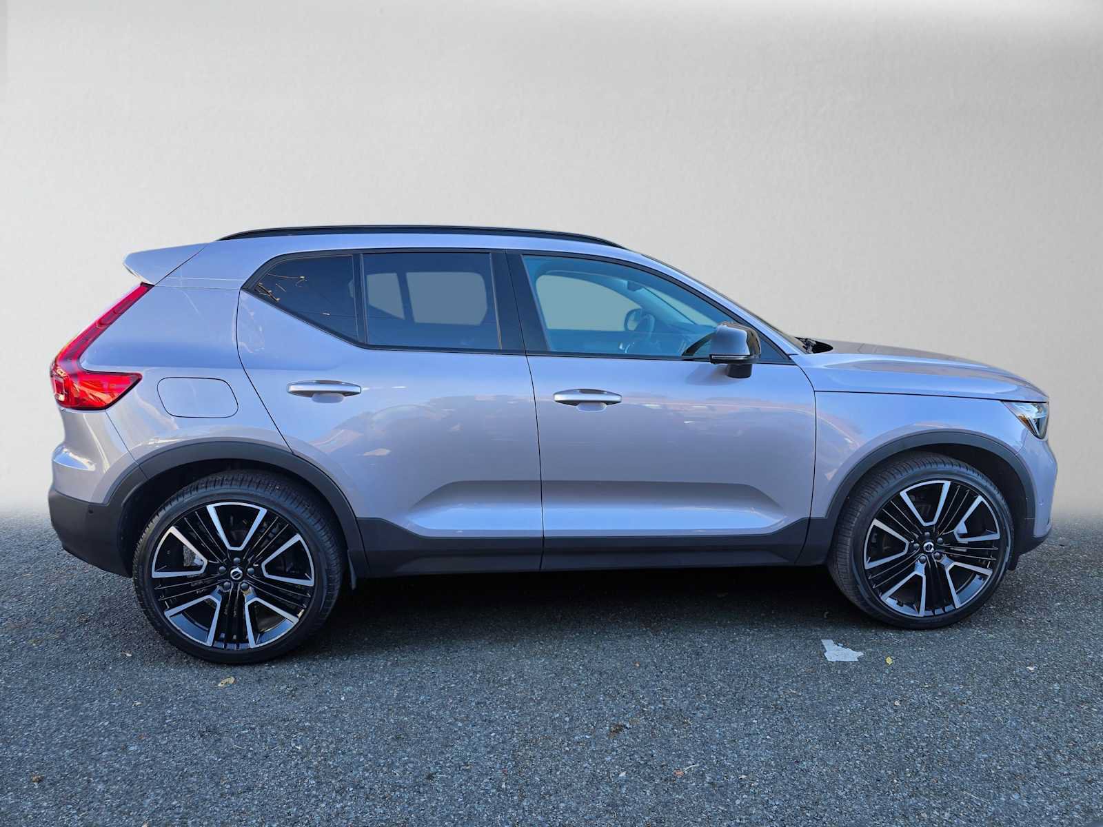 Used 2026 Volvo XC40 B5 Ultra w/ Protection Package Premier AWD/4WD image 2