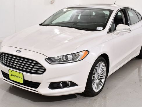 Used 2014 Ford Fusion SE w/ Equipment Group 202A FWD image 2