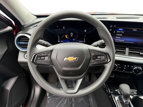 Used 2025 Chevrolet Trax LT FWD image 12