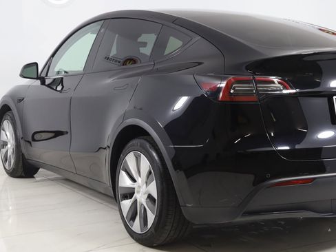 Used 2022 Tesla Model Y Long Range image 25