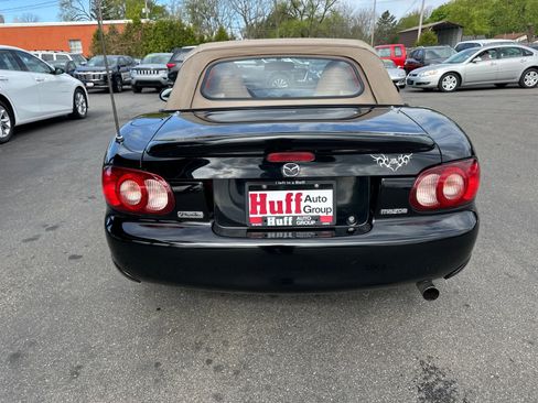 Used 2004 MAZDA MX-5 Miata LS RWD image 3