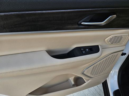 New 2026 Jeep Grand Cherokee L Limited RWD image 15