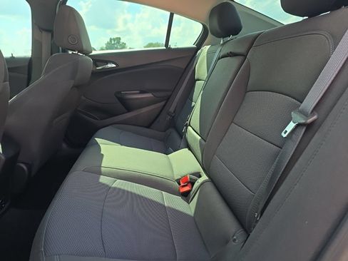 Used 2018 Chevrolet Cruze LT w/ Convenience Package FWD image 10