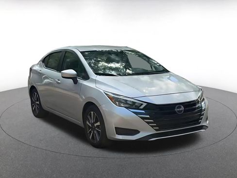 Used 2025 Nissan Versa SV image 3