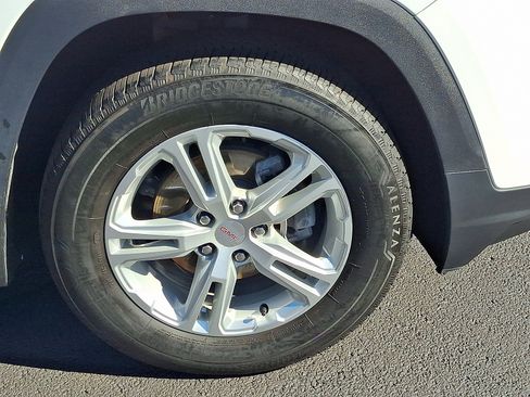 Used 2022 GMC Terrain SLE w/ Driver Convenience Package image 8