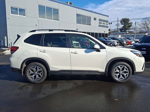 Used 2020 Subaru Forester Premium image 7
