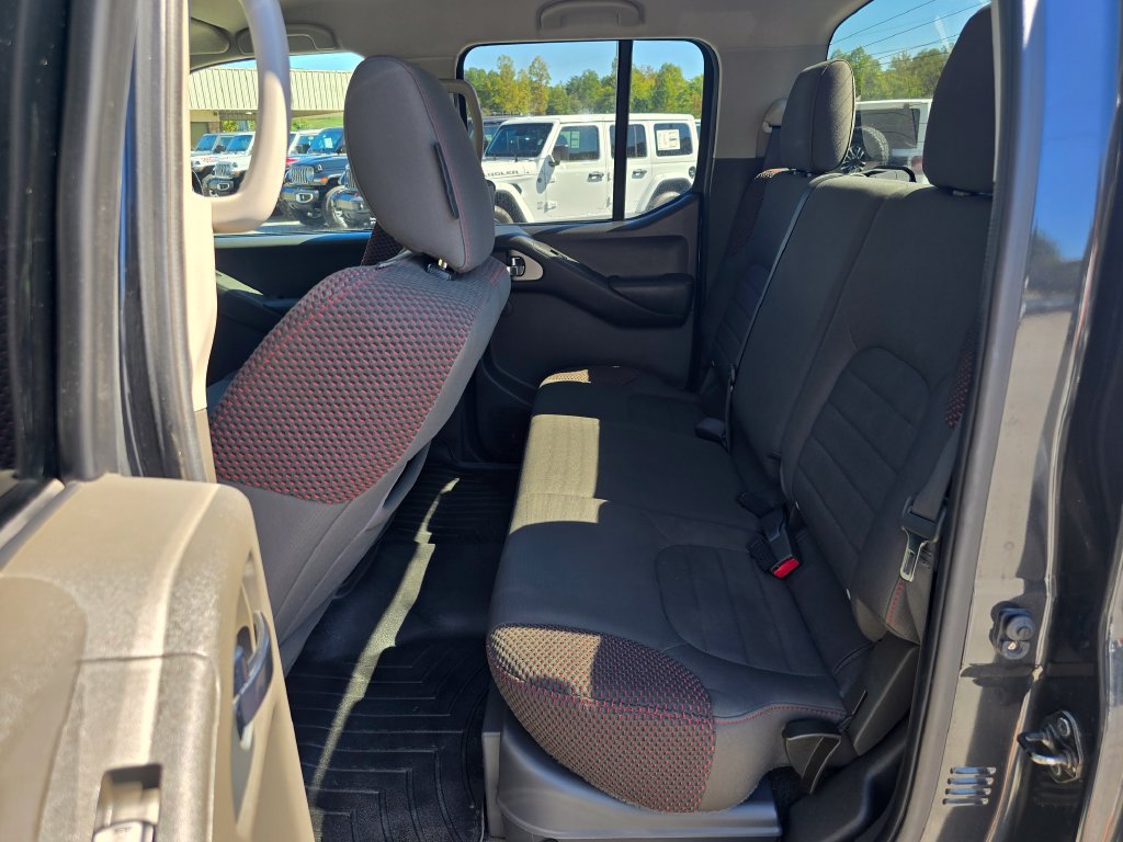 Used 2011 Nissan Frontier PRO-4X AWD/4WD image 9