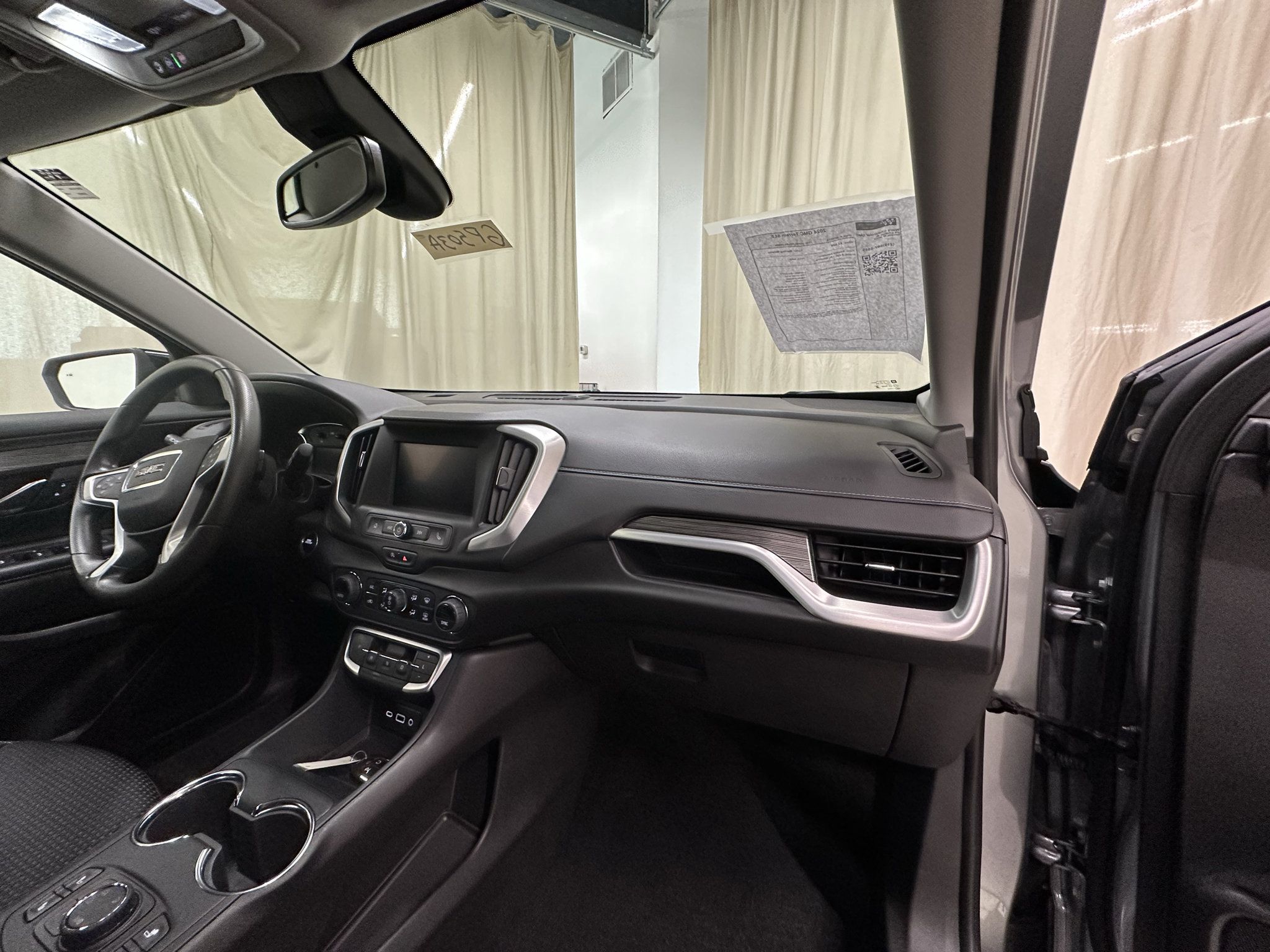 Used 2024 GMC Terrain SLE w/ Elevation Edition AWD/4WD image 17