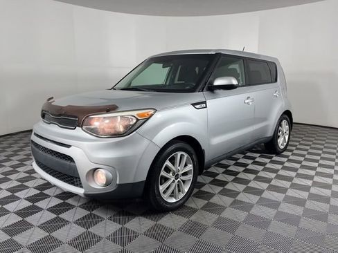Used 2019 Kia Soul + image 5