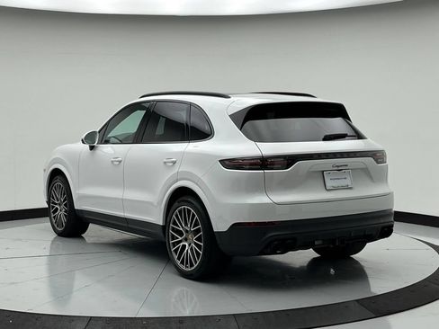 Used 2023 Porsche Cayenne AWD/4WD image 3
