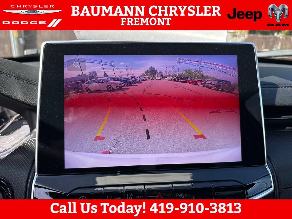 Used 2025 Jeep Compass Trailhawk AWD/4WD image 19