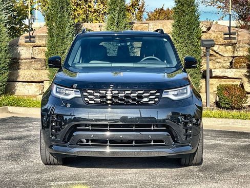 Certified 2024 Land Rover Discovery Dynamic SE image 8