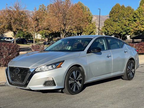 Used 2022 Nissan Altima 2.5 SV image 1