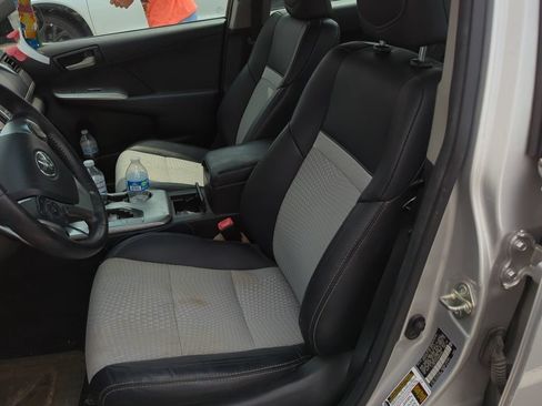 Used 2014 Toyota Camry SE FWD image 5