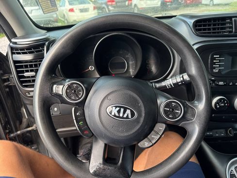 Used 2014 Kia Soul FWD image 16