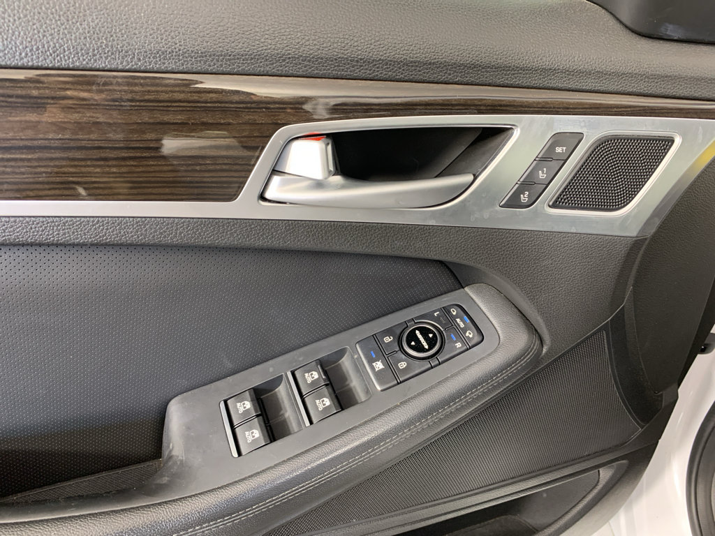 Used 2017 Genesis G80 3.8 AWD/4WD image 14