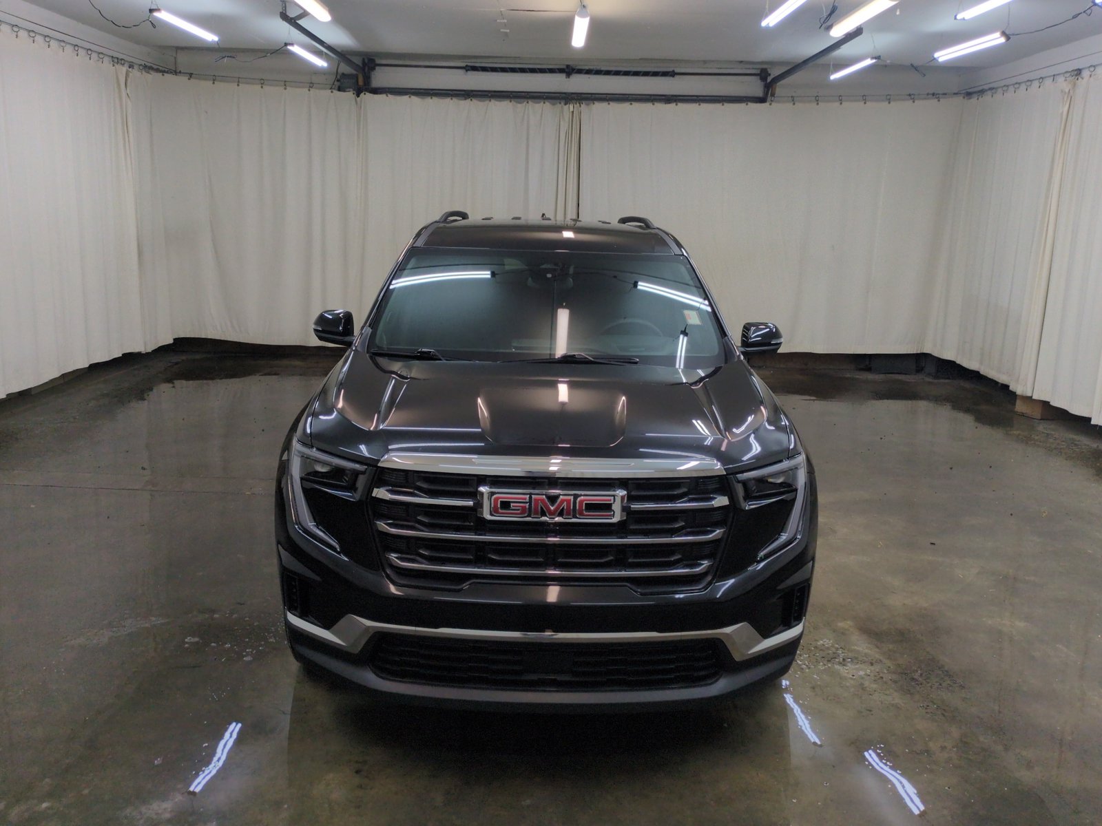Used 2025 GMC Acadia Elevation AWD/4WD image 2