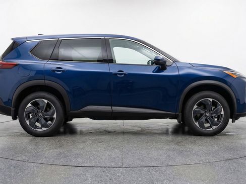Used 2025 Nissan Rogue SV AWD/4WD image 11