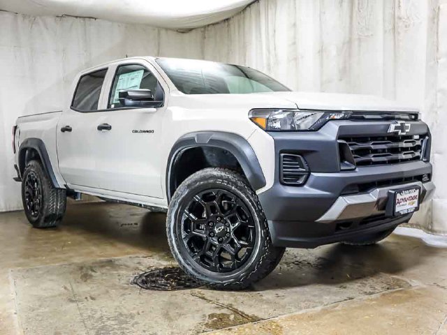 New 2026 Chevrolet Colorado Trail Boss w/ LPO, Tailgate Decal Package AWD/4WD image 2