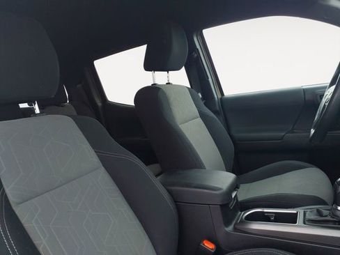 Used 2020 Toyota Tacoma TRD Off-Road w/ Technology Package image 15