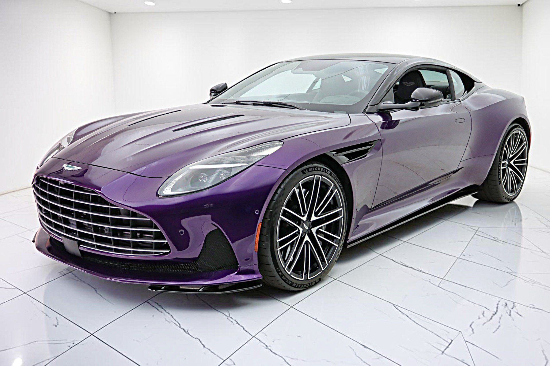 Used 2024 Aston Martin DB12 Coupe RWD image 2