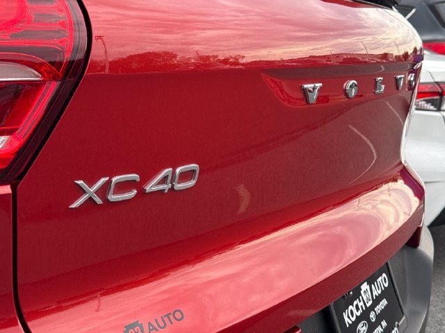 Used 2022 Volvo XC40 T5 R-Design w/ Climate Package AWD/4WD image 15