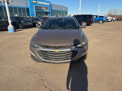 Used 2024 Chevrolet Malibu LT image 2