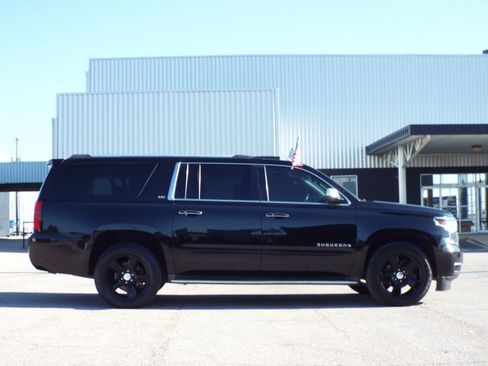 Used 2015 Chevrolet Suburban LTZ image 4