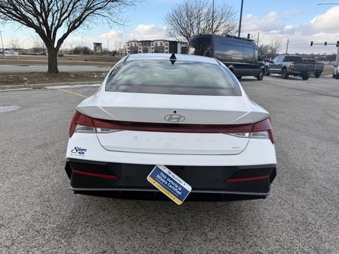 Used 2024 Hyundai Elantra Limited image 5